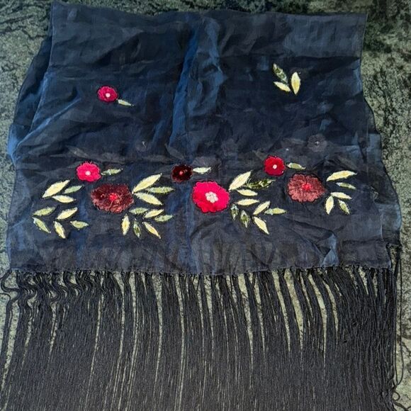 Reaction Kenneth Cole 100% Silk Black and Red Embroidered Shawl - Picture 1 of 7